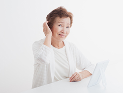 「歳のせい」と諦めないで。60歳からの薄毛治療